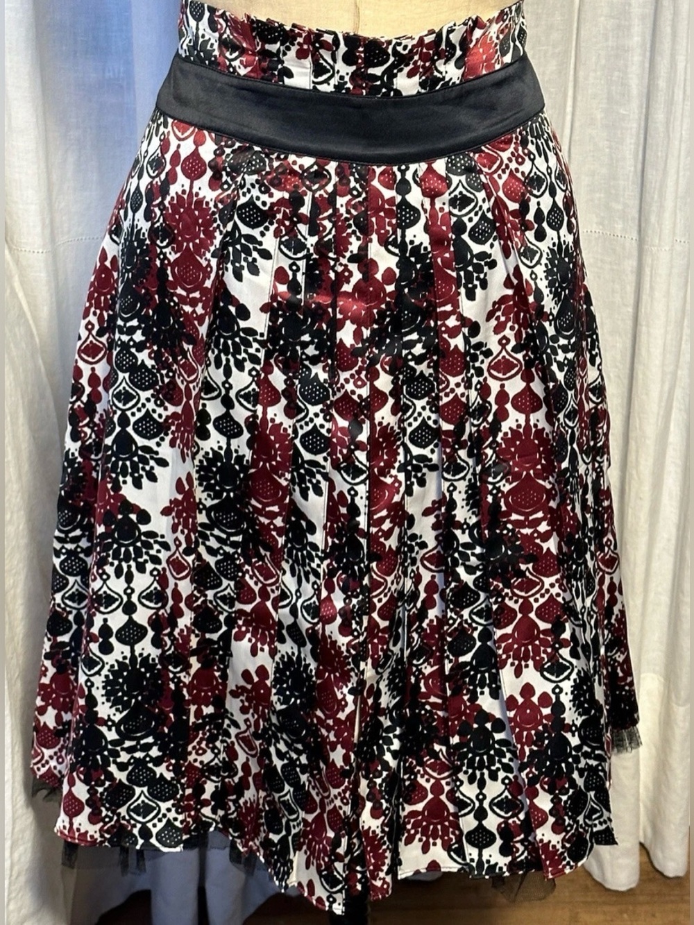 Worthington Womens Red\Blk/Ivory Satin +Tulle Skirt Sz 12 pre-owned